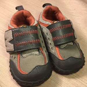 Merrell NWOT leather sneakers